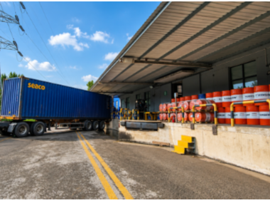 Peak-Season Supply Assurance: YUANGEN Ships Diesel Engine Oil and Hydraulic Oil to African Markets